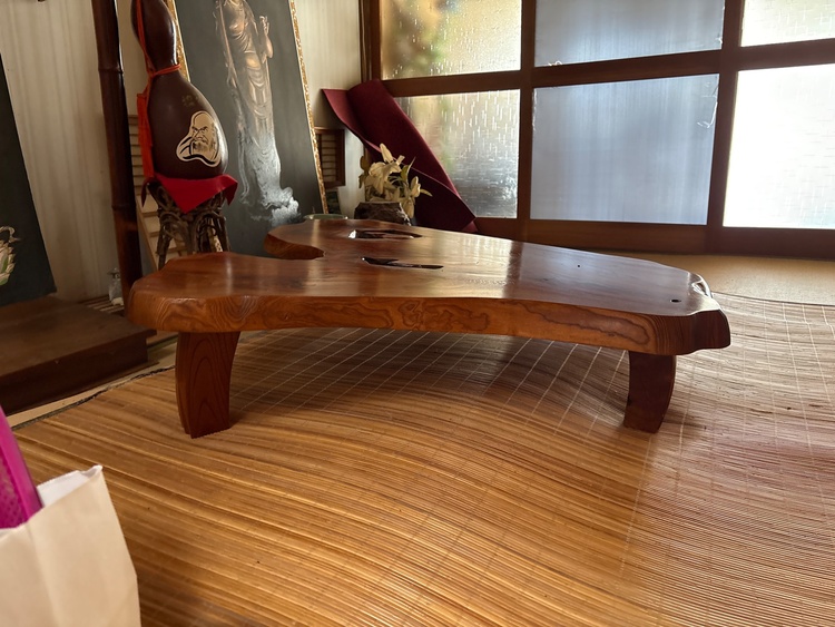 天然木一枚板座卓/壺（花瓶）（家具・寝具）の商品画像 - 査定依頼日：2026年7月29日 - 最高査定価格：5,000円