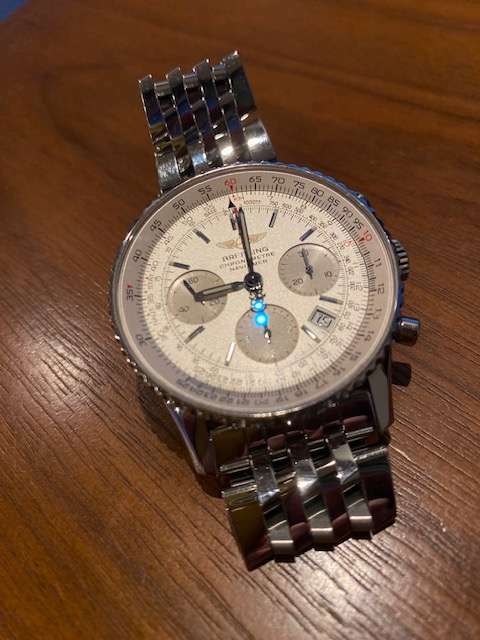 ブライトリング ナビタイマー A23322（高級時計）の商品画像 - 査定依頼日：2025年4月6日 - 最高査定価格：460,000円