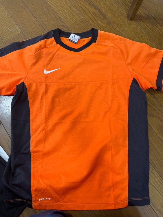 Tシャツ（古着・ファッション）の商品画像 - 査定依頼日：2025年8月26日 - 最高査定価格：2,000円