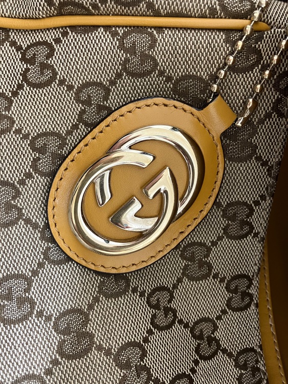 ショルダー（ブランドバッグ）の商品画像 - 査定依頼日：2025年11月18日 - 最高査定価格：30,000円