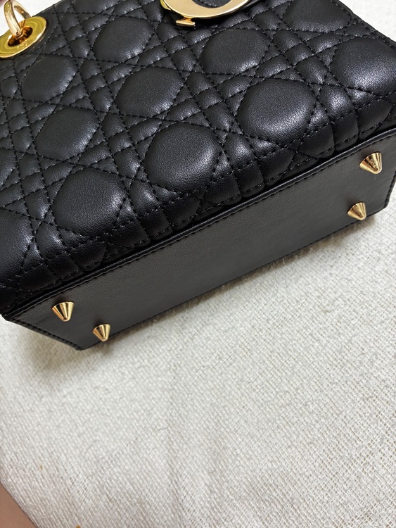 ディオール  （ブランドバッグ）の商品画像 - 査定依頼日：2025年11月13日 - 最高査定価格：300,000円