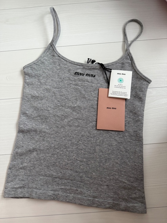 シームレスメランジトップ（古着・ファッション）の商品画像 - 査定依頼日：2025年8月27日 - 最高査定価格：3,000円