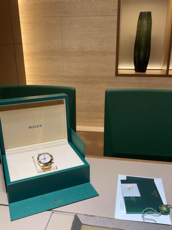 デイトナ Ref.126508（イエローゴールド・白文字盤）の新品・未使用品（高級時計）の商品画像 - 査定依頼日：2026年3月23日 - 最高査定価格：9,300,000円