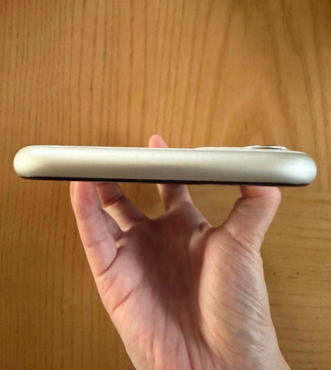 iPhone iPhone11 64GB SIMフリー（スマホ）の商品画像 - 査定依頼日：2026年10月1日 - 最高査定価格：13,000円