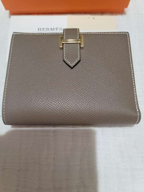 べアンコンパクト（ブランド財布・小物）の商品画像 - 査定依頼日：2025年5月4日 - 最高査定価格：130,000円