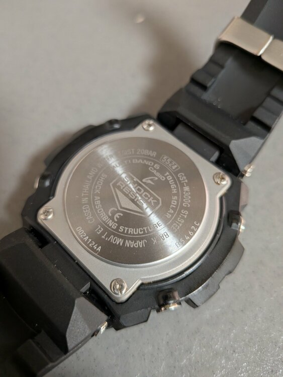 GST-W300G-1A2JF（高級時計）の商品画像 - 査定依頼日：2026年4月14日 - 最高査定価格：100,000円