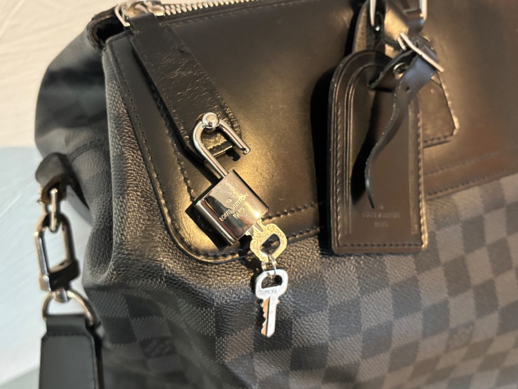 ダミエグラフィット　ネオグリニッジ（ブランドバッグ）の商品画像 - 査定依頼日：2026年2月15日 - 最高査定価格：170,000円