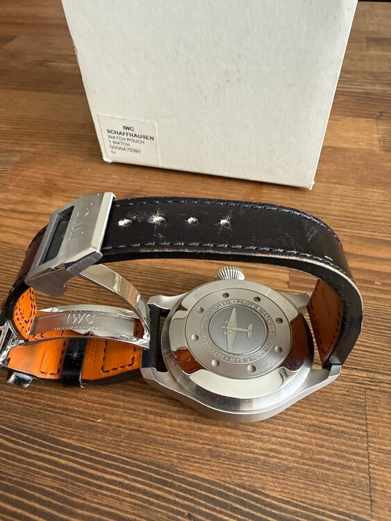 IWC パイロットウォッチ 106-18b（高級時計）の商品画像 - 査定依頼日：2025年5月29日 - 最高査定価格：650,000円