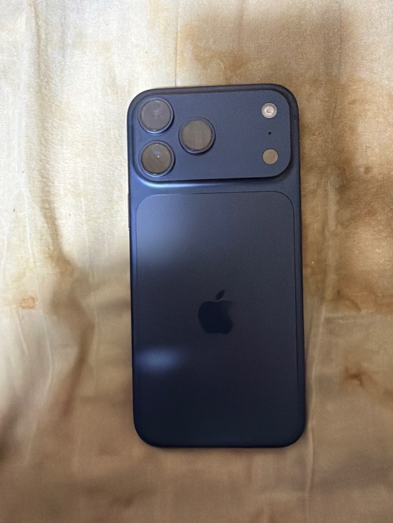 iPhone 17 Pro Max 2TB docomo（スマホ）の商品画像 - 査定依頼日：2026年2月23日 - 最高査定価格：263,000円