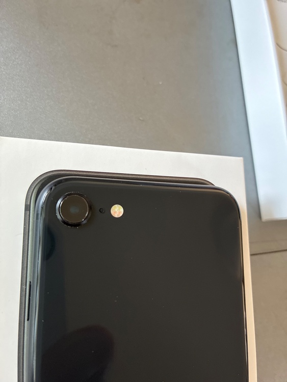 iPhone iPhone SE (第 2 世代) 128GB SIMフリー（スマホ）の商品画像 - 査定依頼日：2026年7月9日 - 最高査定価格：9,000円