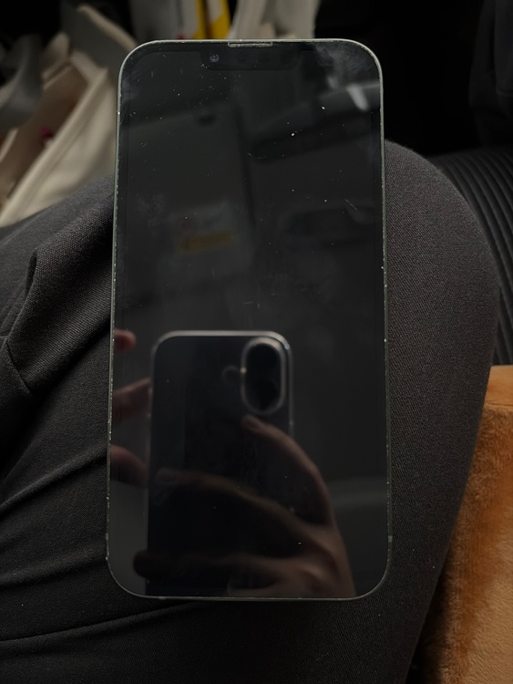 iPhone 13 128GB au（スマホ）の商品画像 - 査定依頼日：2026年4月2日 - 最高査定価格：28,000円