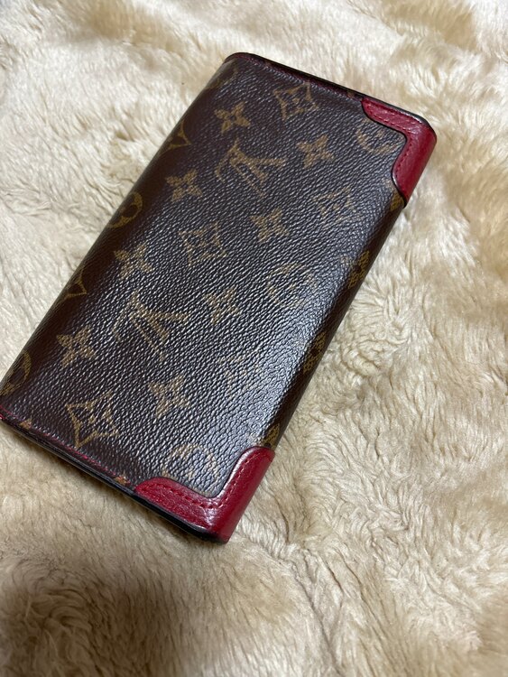 ポルトフォイユ サラ　レティーロ（ブランド財布・小物）の商品画像 - 査定依頼日：2025年4月11日 - 最高査定価格：14,000円