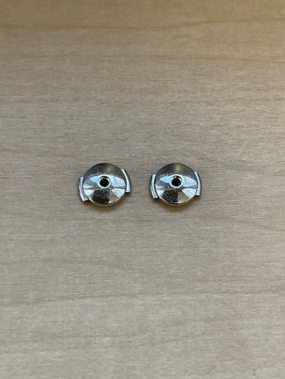 ティファニー　ピアス　ビクトリア　スモール（宝石）の商品画像 - 査定依頼日：2023年2月9日 - 最高査定価格：280,000円