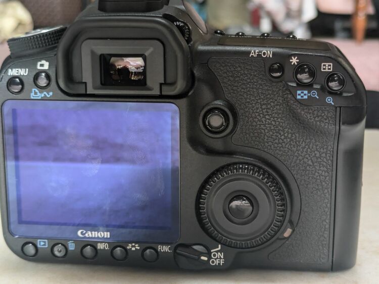 CANON   D50（カメラ）の商品画像 - 査定依頼日：2025年8月18日 - 最高査定価格：12,000円