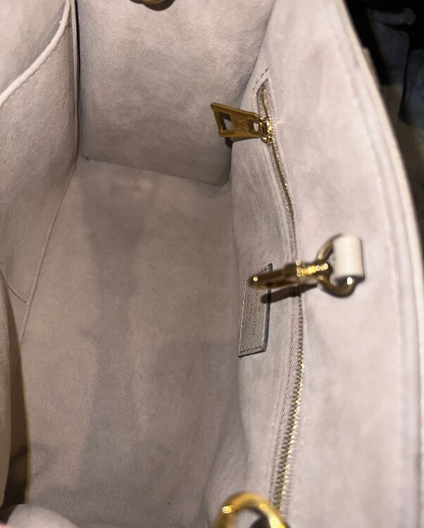 Louis Vuitton オンザゴーPM 2wayショルダーバッグ （ブランドバッグ）の商品画像 - 査定依頼日：2025年3月24日 - 最高査定価格：300,000円