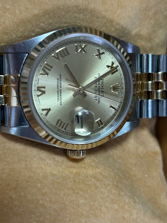 ロレックス デイトジャスト 16233  U34230（高級時計）の商品画像 - 査定依頼日：2025年4月5日 - 最高査定価格：950,000円