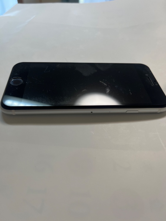 iPhoneSE（スマホ）の商品画像 - 査定依頼日：2026年5月14日 - 最高査定価格：15,000円
