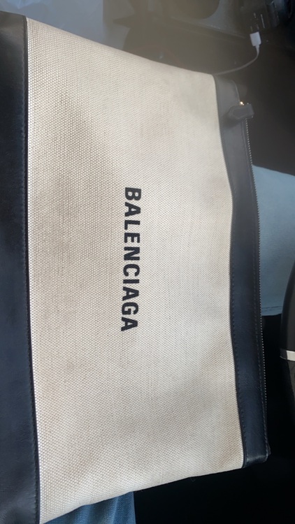 バレンシアガ  （ブランドバッグ）の商品画像 - 査定依頼日：2025年8月6日 - 最高査定価格：15,000円