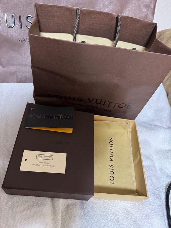 アズール　がま口（ブランド財布・小物）の商品画像 - 査定依頼日：2025年11月20日 - 最高査定価格：5,000円