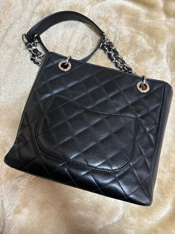 キャビアスキン　チェーントート（ブランドバッグ）の商品画像 - 査定依頼日：2025年2月8日 - 最高査定価格：330,000円