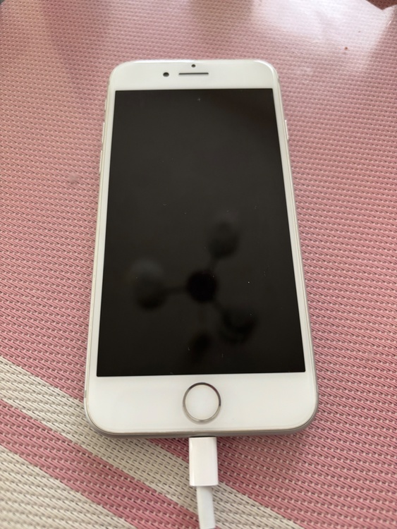 iPhone8 64GB（スマホ）の商品画像 - 査定依頼日：2026年4月19日 - 最高査定価格：6,000円
