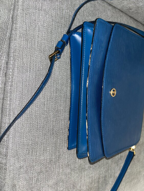 イブサンローラン  （ブランドバッグ）の商品画像 - 査定依頼日：2025年3月4日 - 最高査定価格：20,000円