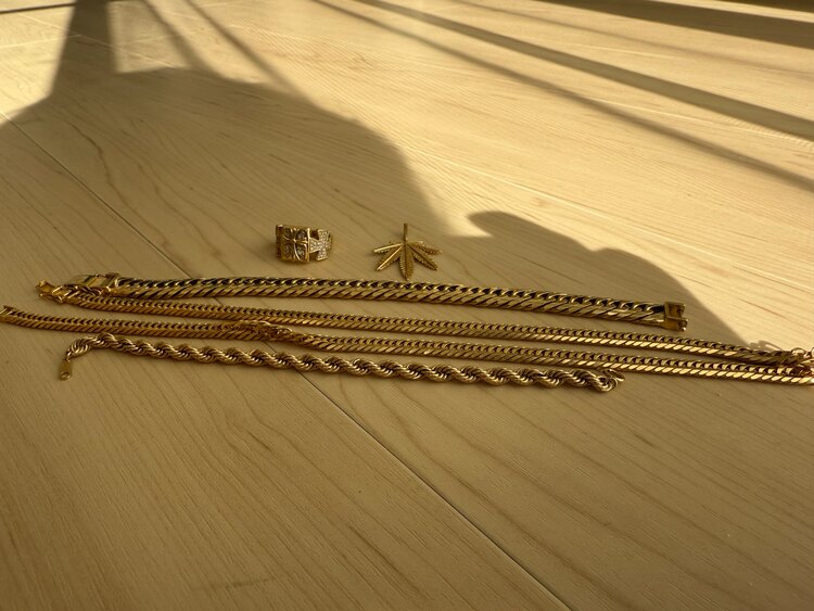 喜平50g50cm 50g21cm リング18k✖️ダイヤ　ネックレストップ1つ（金・貴金属）の商品画像 - 査定依頼日：2024年12月9日 - 最高査定価格：100,000円