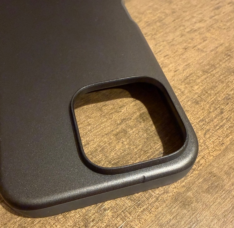 Spigen シュピゲン iPhone 16 Pro用 ケース（スマホ）の商品画像 - 査定依頼日：2026年5月2日 - 最高査定価格：91,000円