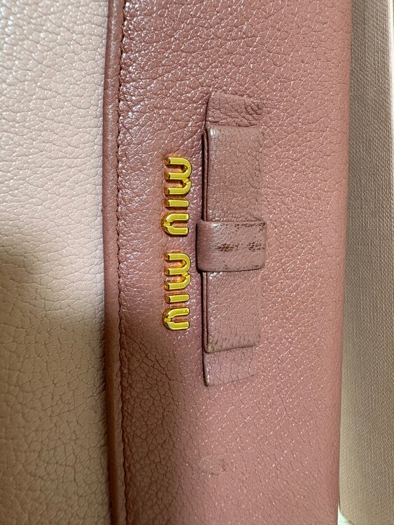 ミュウミュウ  （ブランドバッグ）の商品画像 - 査定依頼日：2025年3月24日 - 最高査定価格：5,000円