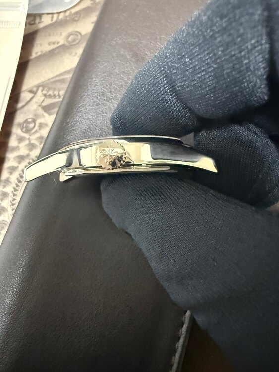 パテックフィリップ カラトラバ 6000G-01（高級時計）の商品画像 - 査定依頼日：2025年4月9日 - 最高査定価格：2,600,000円