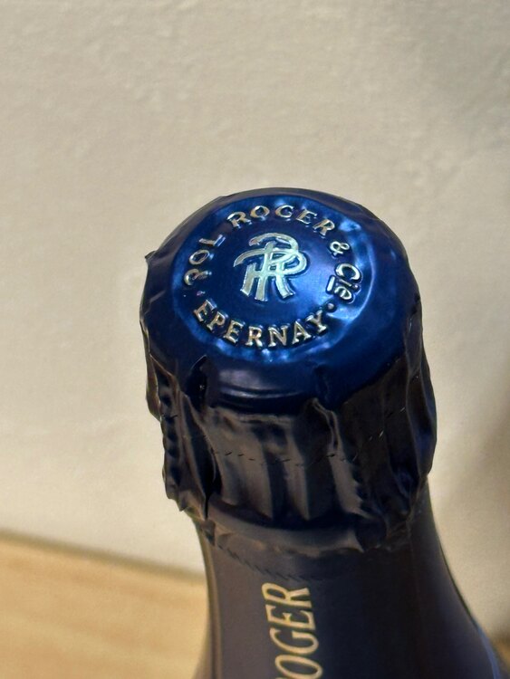 ポル・ロジェ　サー・ウインストン・チャーチル　2006（お酒）の商品画像 - 査定依頼日：2025年4月6日 - 最高査定価格：18,000円
