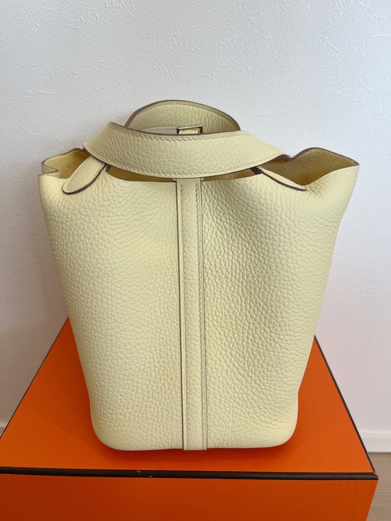 ピコタン pmサイズ 2025年刻印（ブランドバッグ）の商品画像 - 査定依頼日：2025年10月19日 - 最高査定価格：517,000円