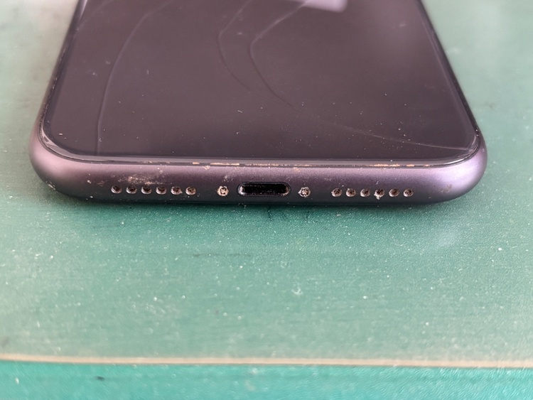 iPhone 11 Black（スマホ）の商品画像 - 査定依頼日：2026年3月1日 - 最高査定価格：100,000円