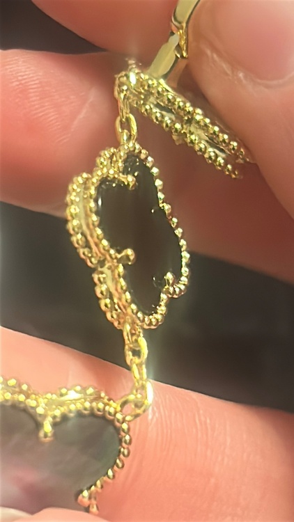 マジック アルハンブラ イヤリング、3モチーフ（金・貴金属）の商品画像 - 査定依頼日：2026年3月30日 - 最高査定価格：1,000,000円