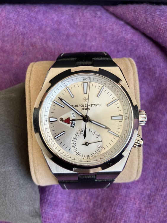 ヴァシュロン コンスタンタン オーヴァーシーズ ☆ヴァシュロンコンスタンタン/オーヴァーシーズ　デュアルタイム Ref.7900V/110A-B333 フルセット(2023年8月) （高級時計）の商品画像 - 査定依頼日：2025年5月1日 - 最高査定価格：3,000,000円