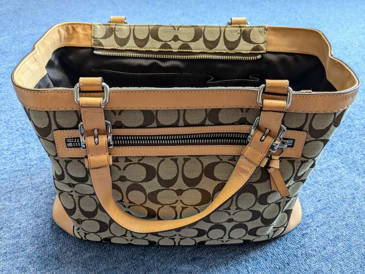 4M-7052（ブランドバッグ）の商品画像 - 査定依頼日：2025年2月13日 - 最高査定価格：5,000円