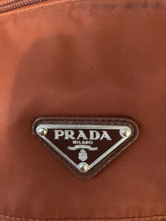プラダ  （ブランドバッグ）の商品画像 - 査定依頼日：2025年6月5日 - 最高査定価格：15,350円