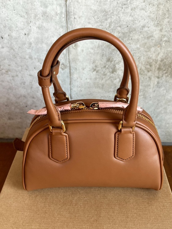5BB191 miumiuレザーバッグ（ブランドバッグ）の商品画像 - 査定依頼日：2026年10月4日 - 最高査定価格：180,000円