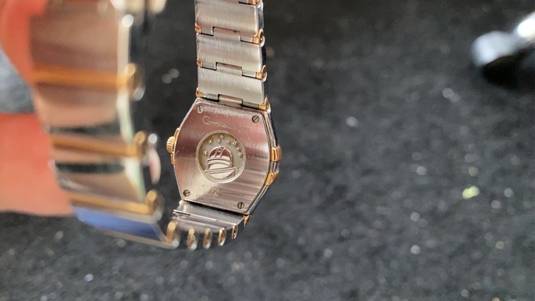 オメガ コンステーション 1232024605500（高級時計）の商品画像 - 査定依頼日：2026年4月16日 - 最高査定価格：400,000円