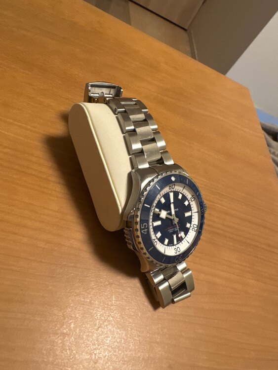 ス ーパーオーシャン 300mオートマチック クロノメーターA17375E71C（高級時計）の商品画像 - 査定依頼日：2025年5月1日 - 最高査定価格：430,000円
