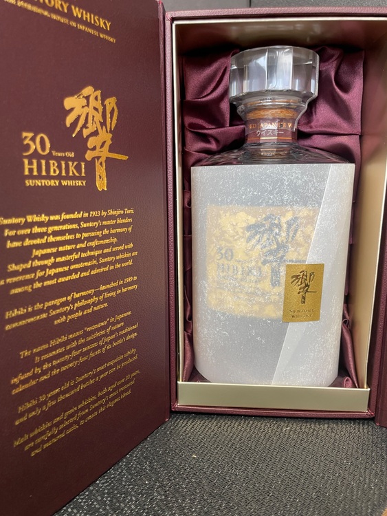 サントリー響30年新品未開封（お酒）の商品画像 - 査定依頼日：2025年11月3日 - 最高査定価格：540,000円