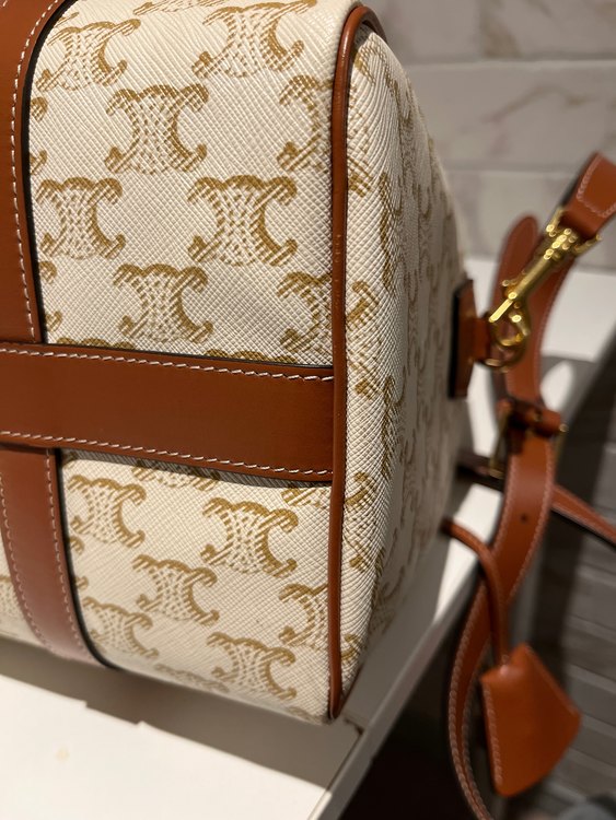 ボストンバッグ トリオンフ キャンバス ハンド ショルダー バッグ 19037 （ブランドバッグ）の商品画像 - 査定依頼日：2023年6月5日 - 最高査定価格：200,000円