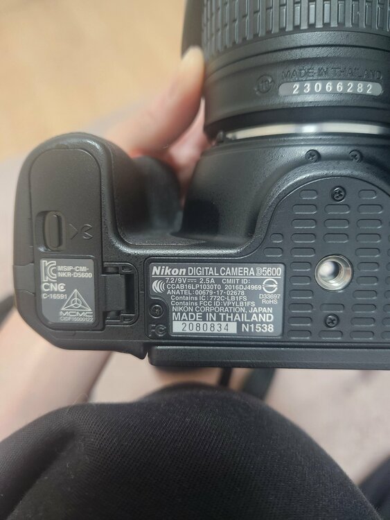 d5600 ダブルズームキット（カメラ）の商品画像 - 査定依頼日：2026年4月19日 - 最高査定価格：45,100円