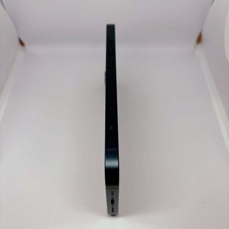 iPhone 13 128GB docomo（スマホ）の商品画像 - 査定依頼日：2025年4月16日 - 最高査定価格：35,000円