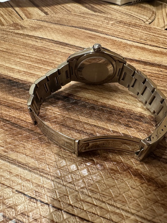 ロレックス エクスプローラー 101（高級時計）の商品画像 - 査定依頼日：2025年6月7日 - 最高査定価格：3,500,000円