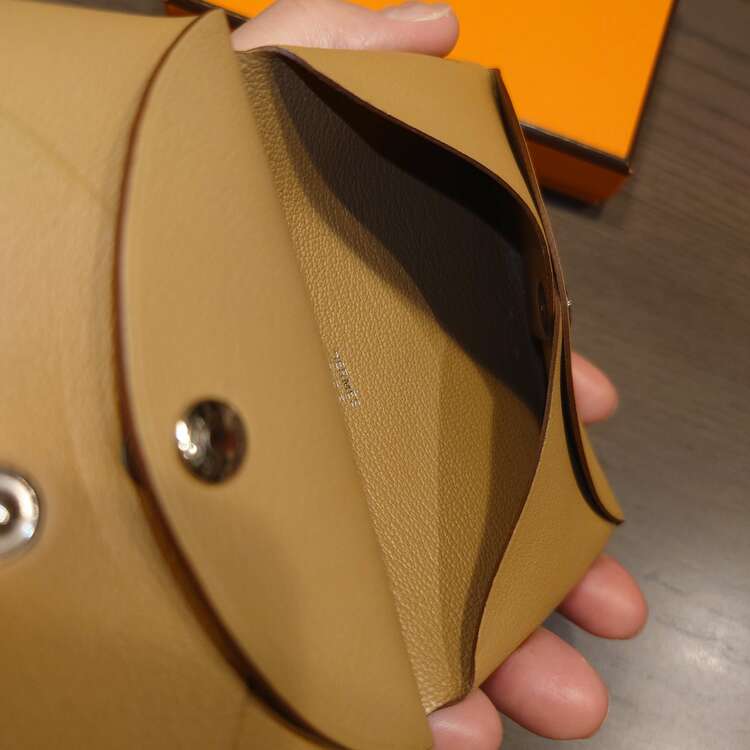 エルメス　カルヴィデュオ　インプリメ　ビスキュイ（ブランド財布・小物）の商品画像 - 査定依頼日：2025年3月6日 - 最高査定価格：100,000円