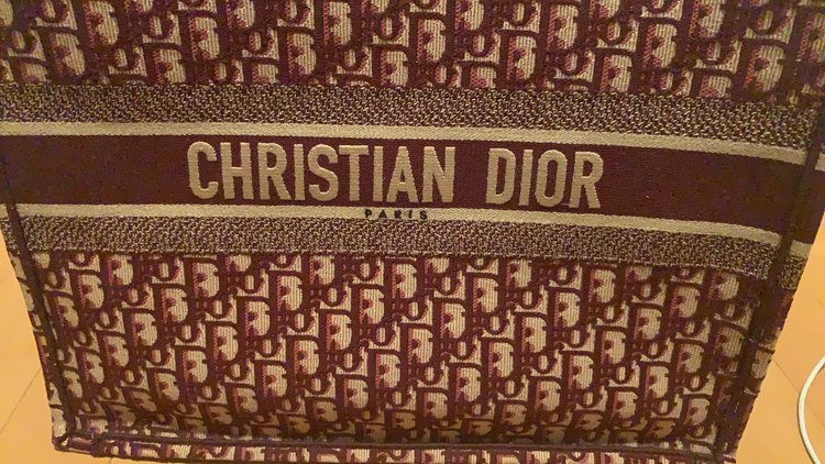 ブックトート　ディオールオブリークエンブロイダリー（ブランドバッグ）の商品画像 - 査定依頼日：2023年1月17日 - 最高査定価格：230,000円