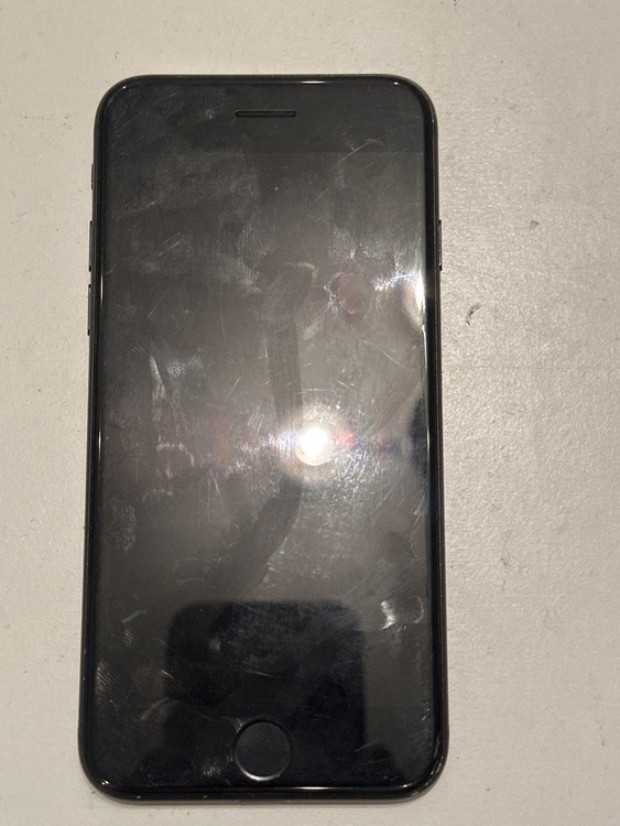 iPhone7（スマホ）の商品画像 - 査定依頼日：2025年9月5日 - 最高査定価格：2,500円