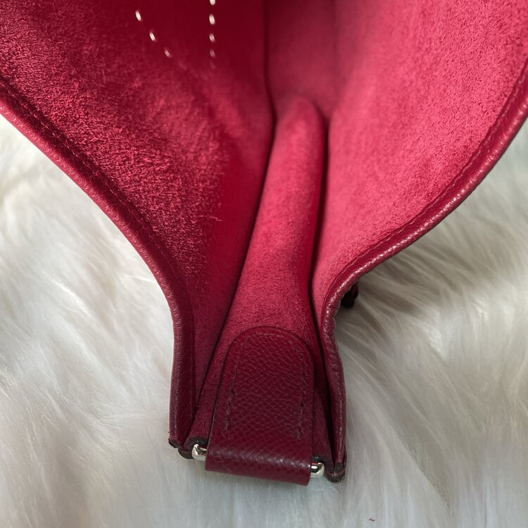 エルメス エブリン3ＰＭ ヴォーエプソン ルビー □O刻印（ブランドバッグ）の商品画像 - 査定依頼日：2025年1月25日 - 最高査定価格：250,000円