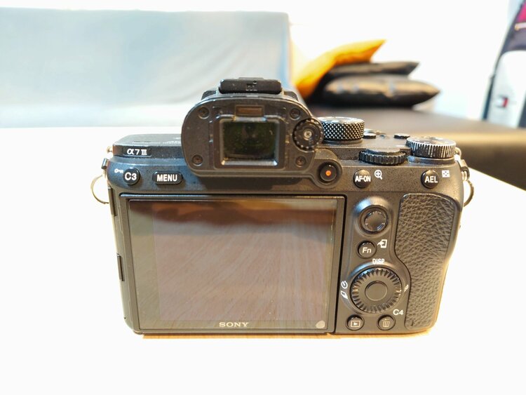 ILCE-7M3K（カメラ）の商品画像 - 査定依頼日：2026年3月27日 - 最高査定価格：95,000円